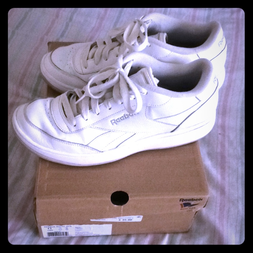 Reebok nursing shoes